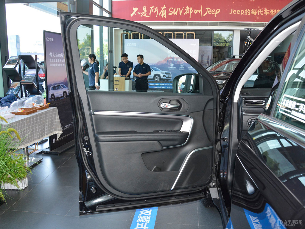 北極黑大指揮官車(chē)廂內(nèi)飾圖片