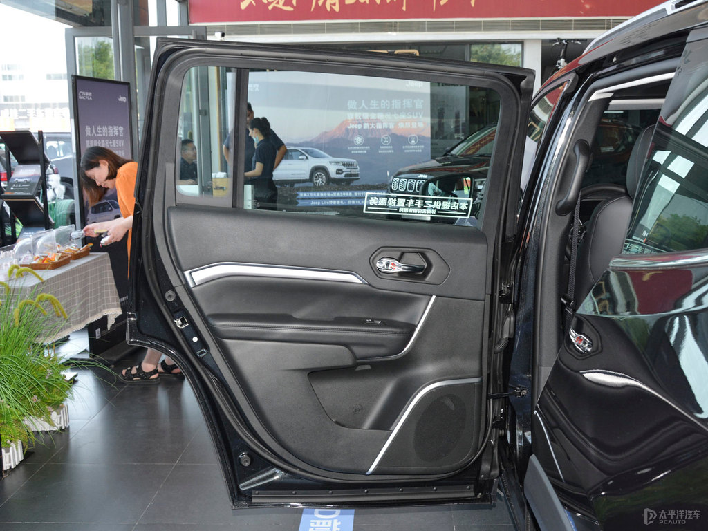 北極黑大指揮官車(chē)廂內(nèi)飾圖片