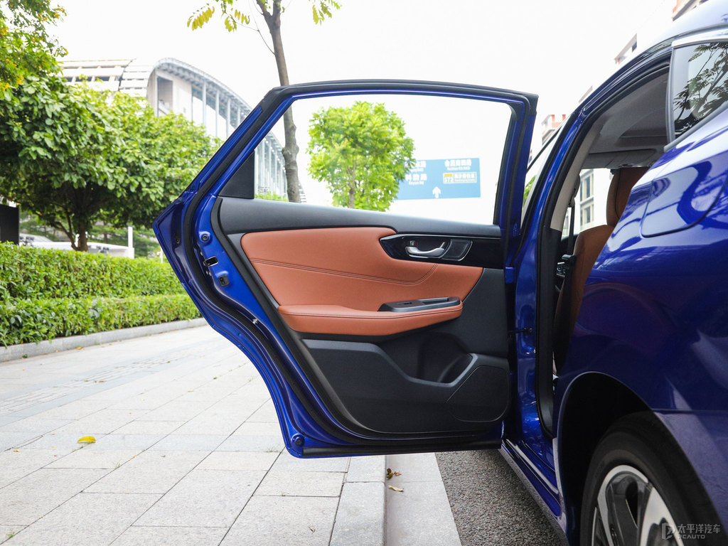 凌派車廂內(nèi)飾圖片