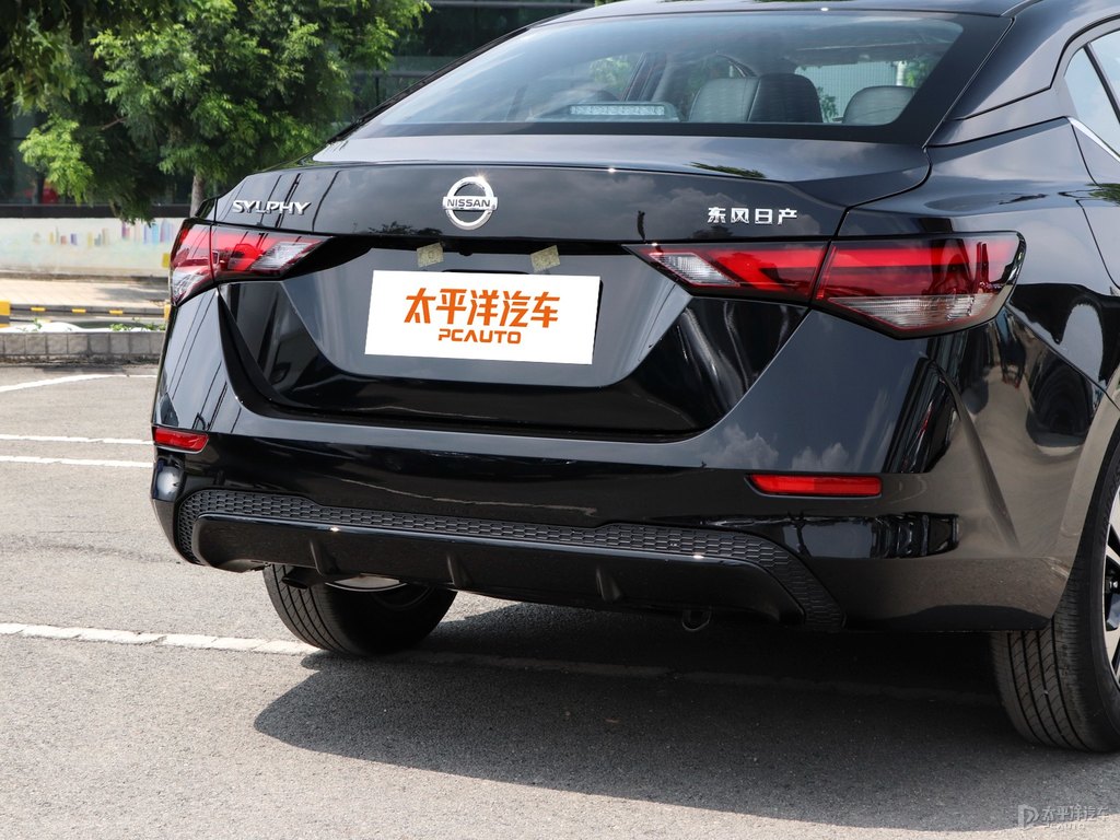 曜石黑軒逸車尾外觀圖片