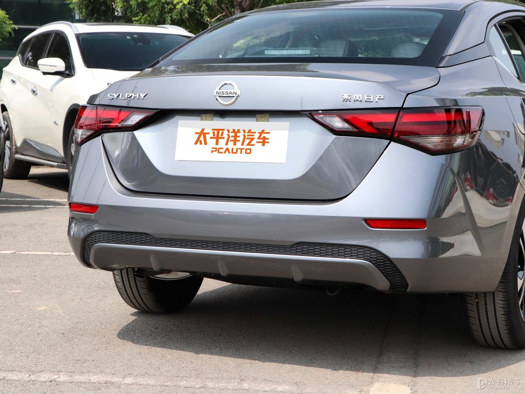 鎢鋼灰軒逸車尾外觀圖片