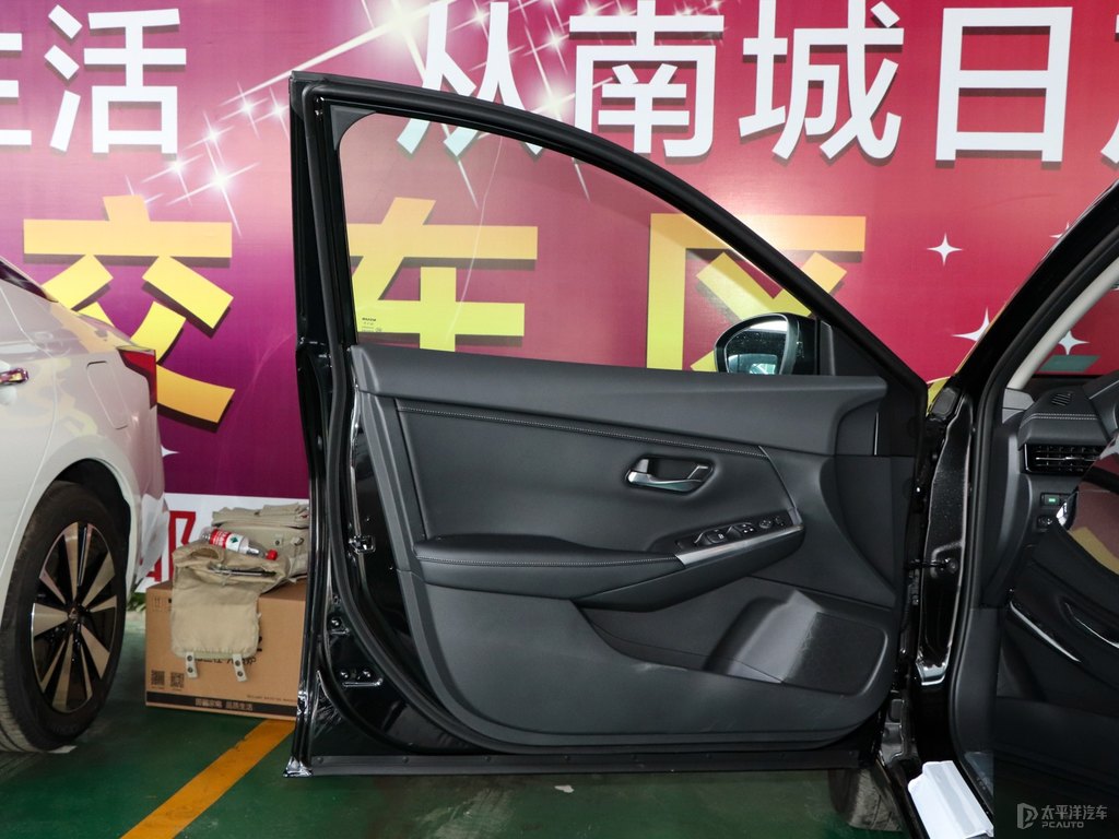 曜石黑軒逸車廂內(nèi)飾圖片