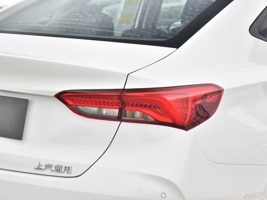 星云白威朗車尾外觀圖片