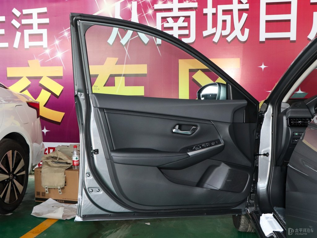 鎢鋼灰軒逸車廂內(nèi)飾圖片