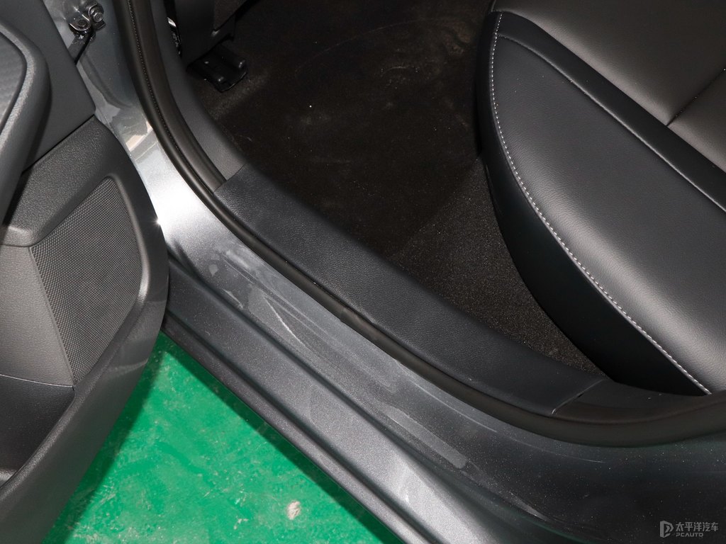鎢鋼灰軒逸車廂內(nèi)飾圖片