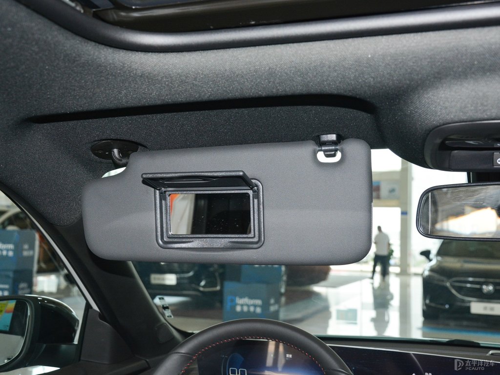 太空白威朗車廂內(nèi)飾圖片