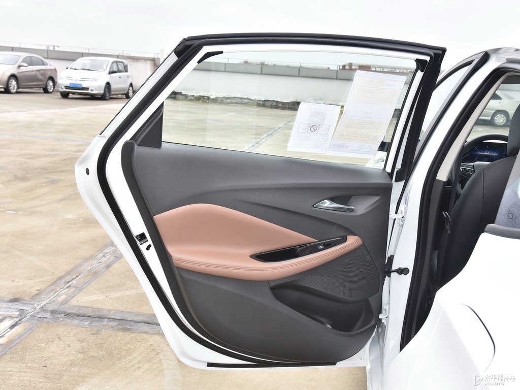 星云白威朗車廂內(nèi)飾圖片