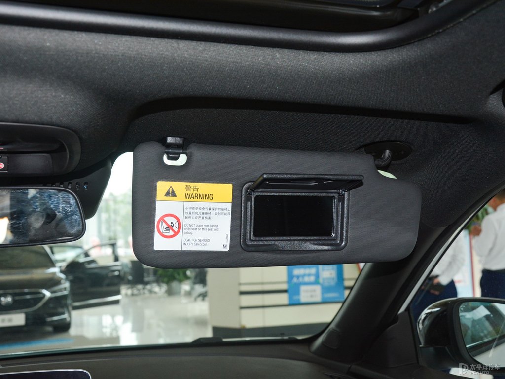 太空白威朗車廂內(nèi)飾圖片