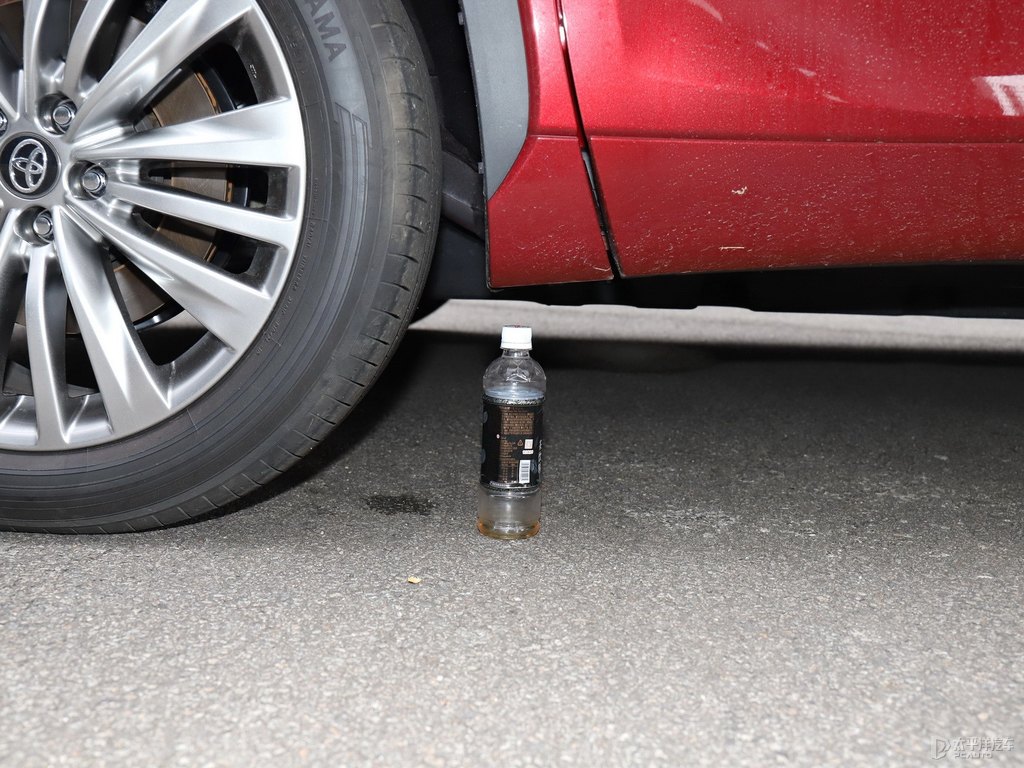 星鉆紅漢蘭達(dá)車身外觀圖片