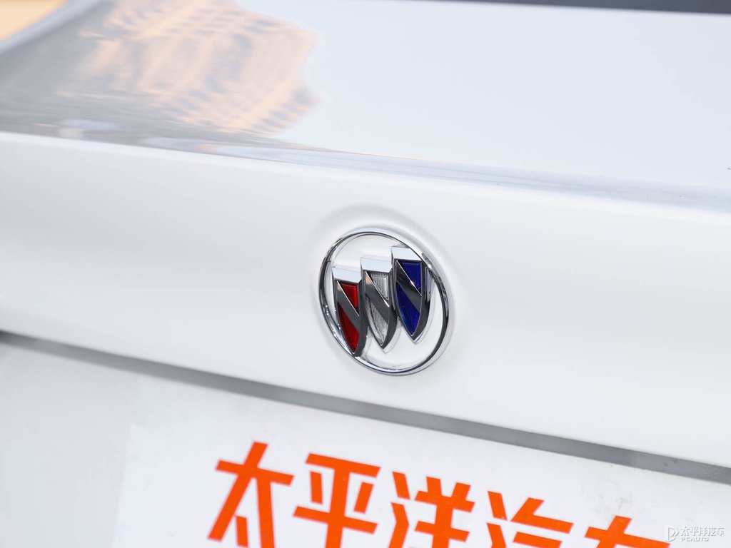 星云白威朗車尾外觀圖片