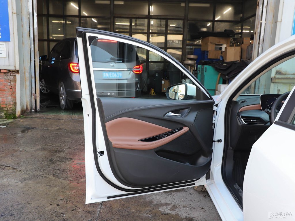星云白威朗車廂內(nèi)飾圖片