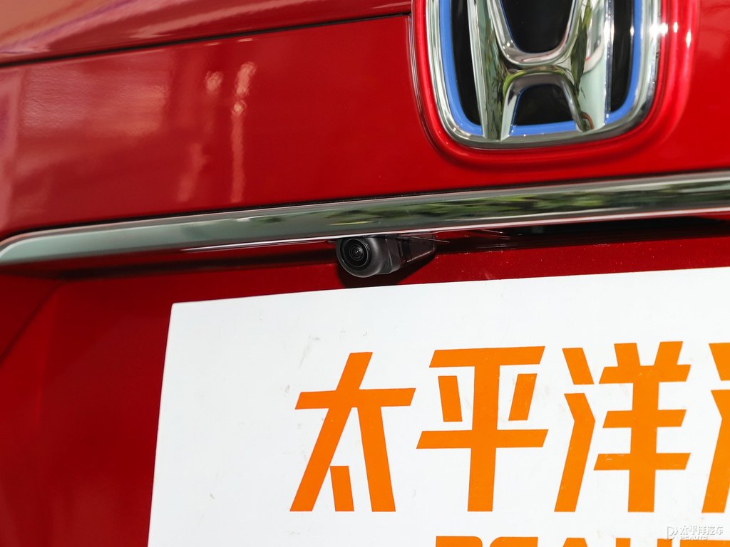極速緋紅雅閣車尾外觀圖片
