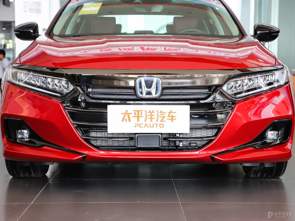 極速緋紅雅閣車頭外觀圖片