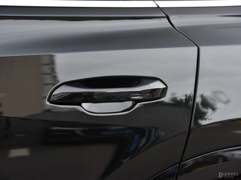 傳奇黑奧迪Q8車身外觀圖片