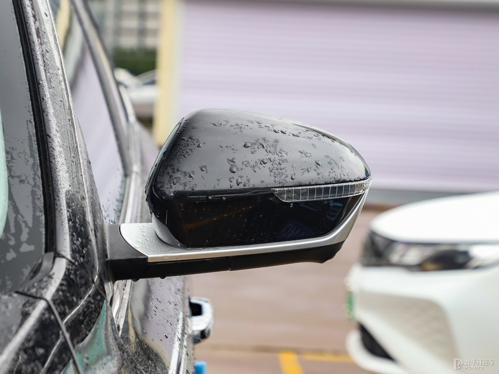 神隱黑博越車身外觀圖片
