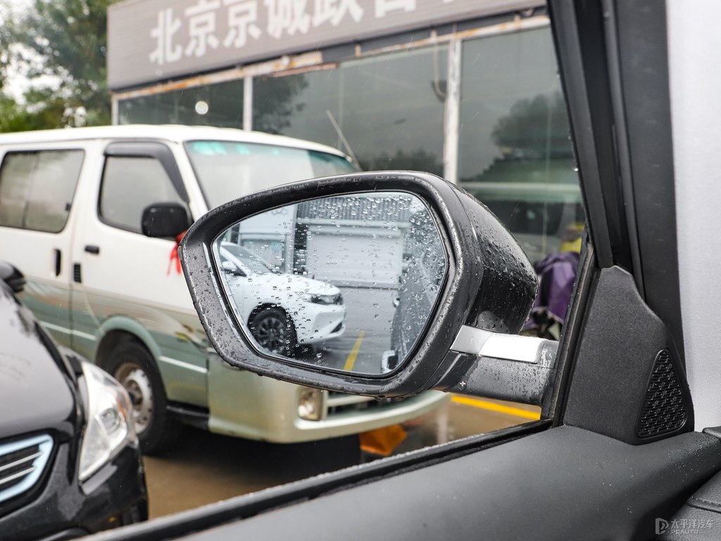 神隱黑博越車身外觀圖片
