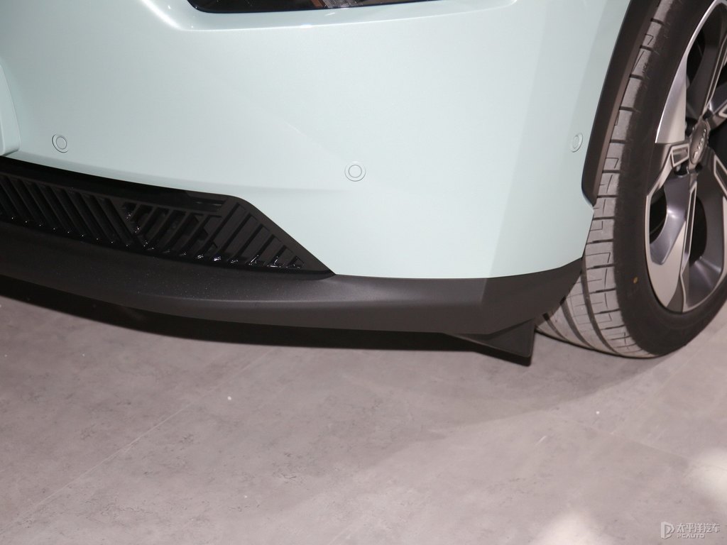 極地白AION V車(chē)頭外觀圖片