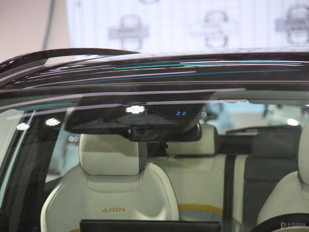 極地白AION V車身外觀圖片