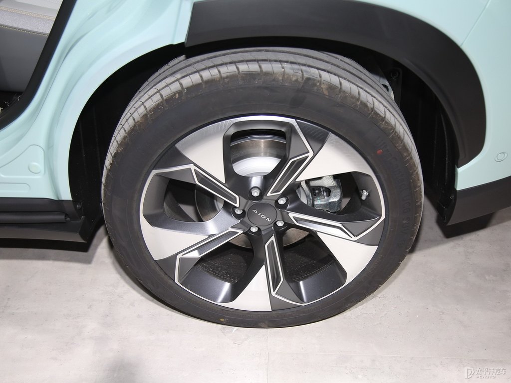 極地白AION V車身外觀圖片