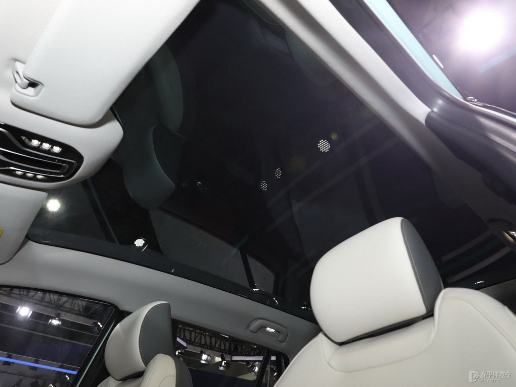 極地白AION V車廂內(nèi)飾圖片