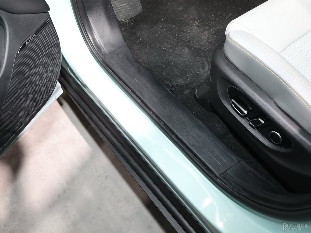 極地白AION V車廂內飾圖片