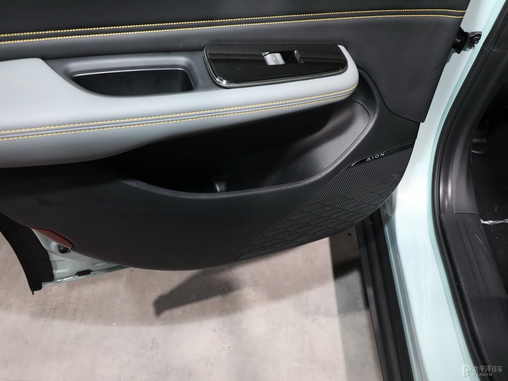 極地白AION V車廂內(nèi)飾圖片