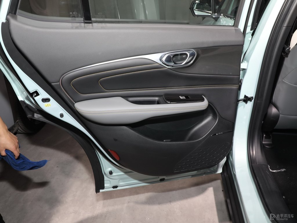 極地白AION V車廂內(nèi)飾圖片