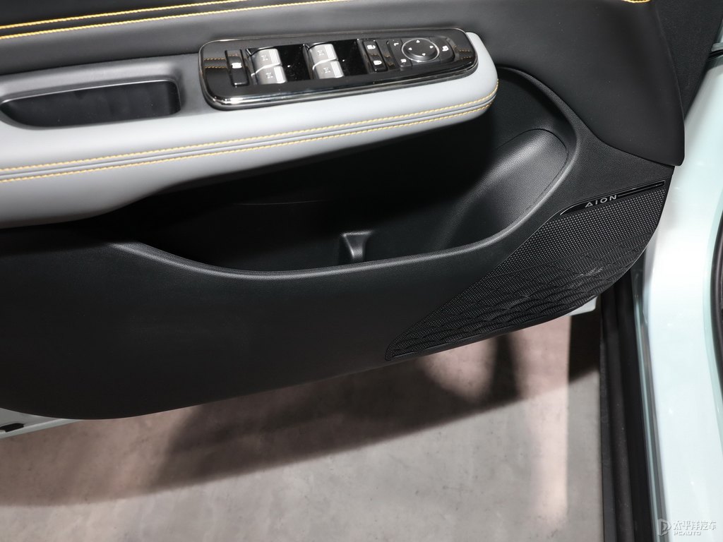 極地白AION V車(chē)廂內(nèi)飾圖片