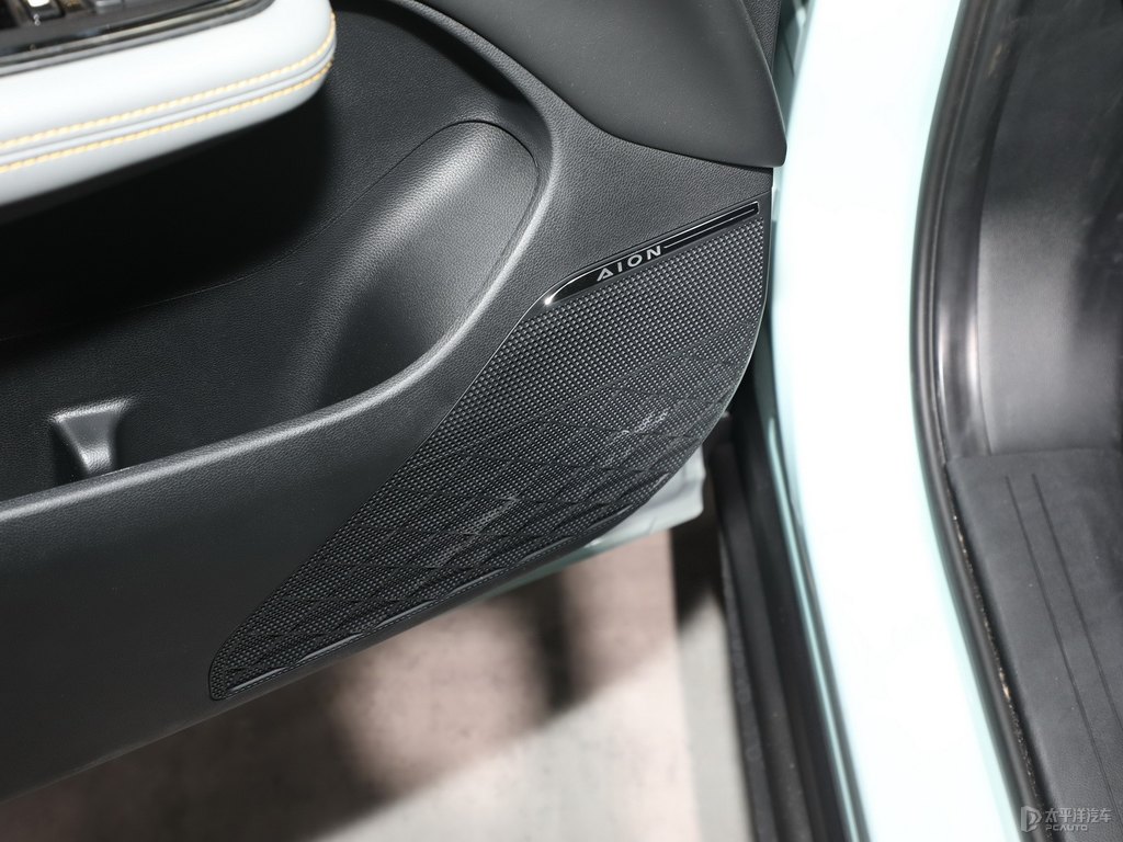 極地白AION V車廂內(nèi)飾圖片