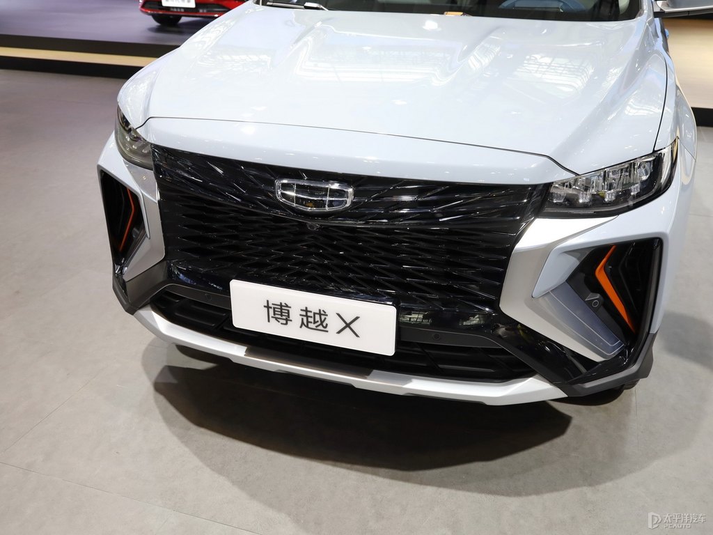 超凡灰博越車頭外觀圖片