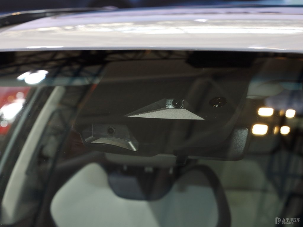 超凡灰博越車身外觀圖片