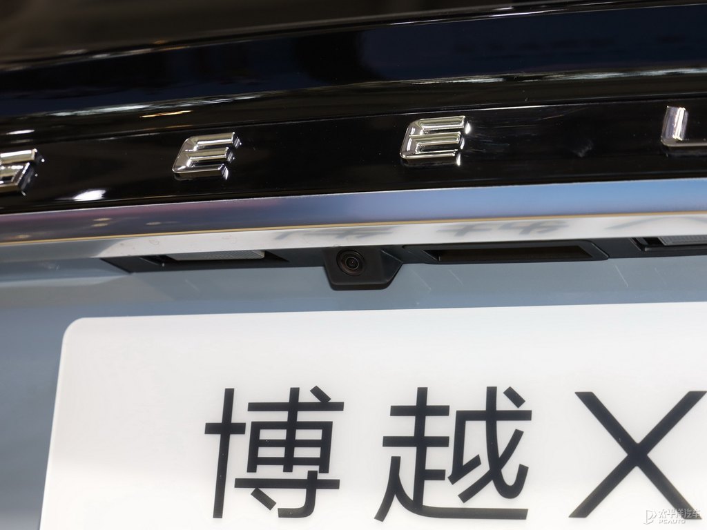 超凡灰博越車尾外觀圖片