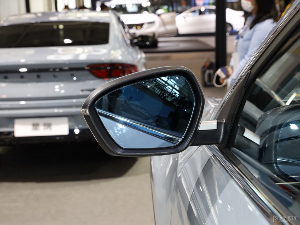 超凡灰博越車身外觀圖片
