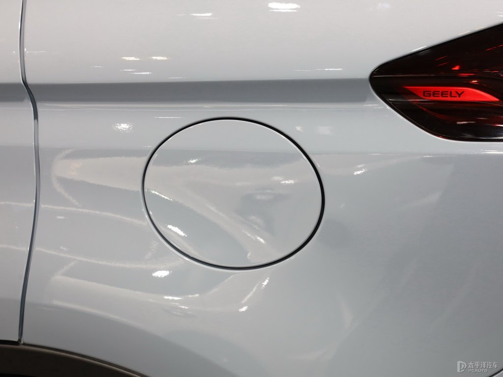 超凡灰博越車身外觀圖片