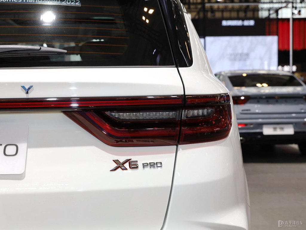 漢玉白遠(yuǎn)景X6車尾外觀圖片
