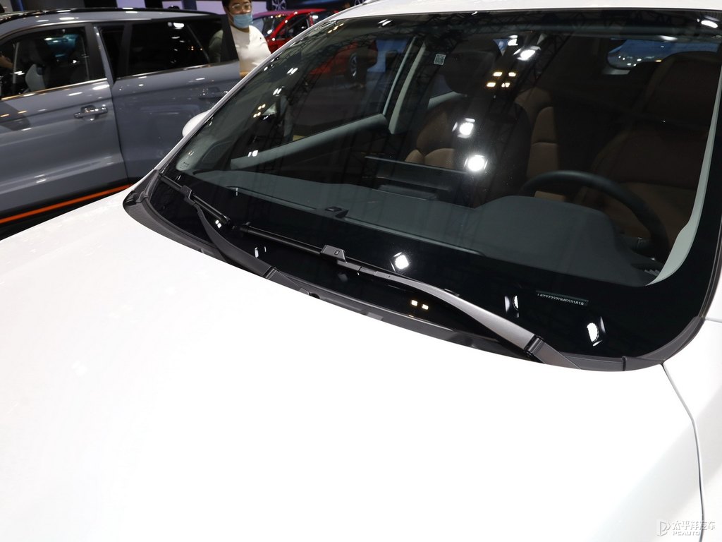 漢玉白遠(yuǎn)景X6車身外觀圖片