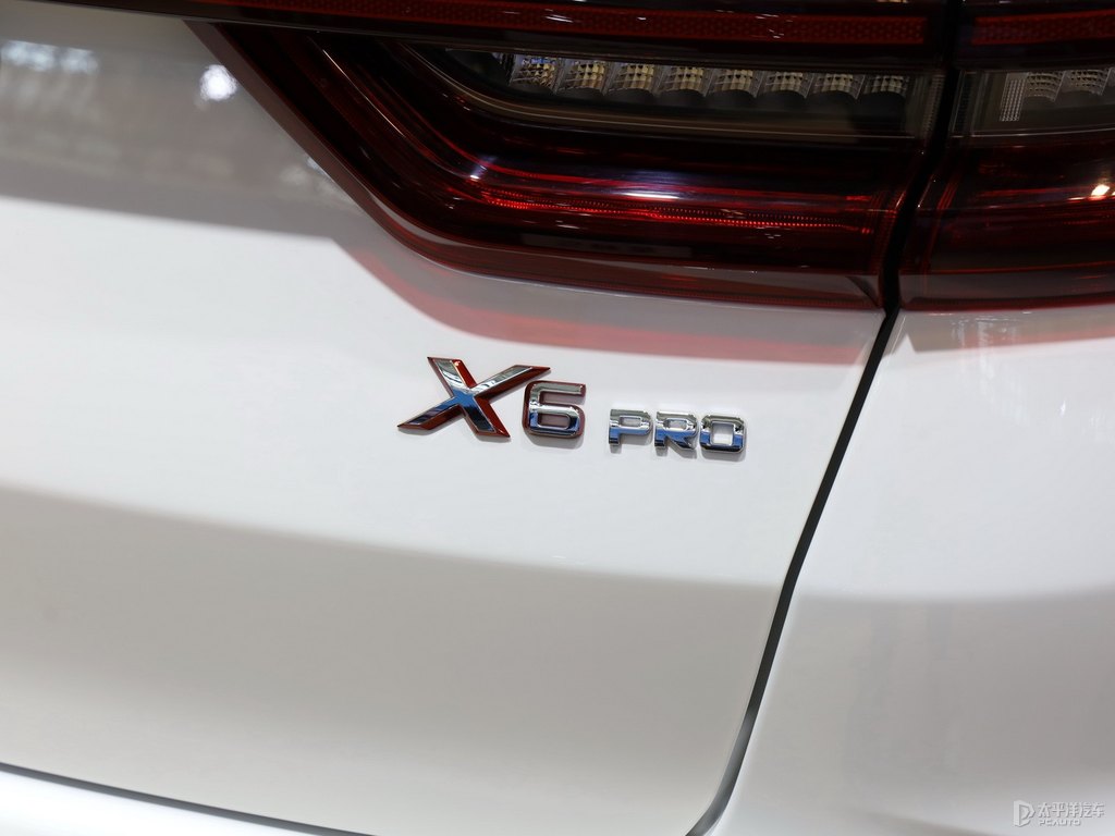 漢玉白遠(yuǎn)景X6車尾外觀圖片
