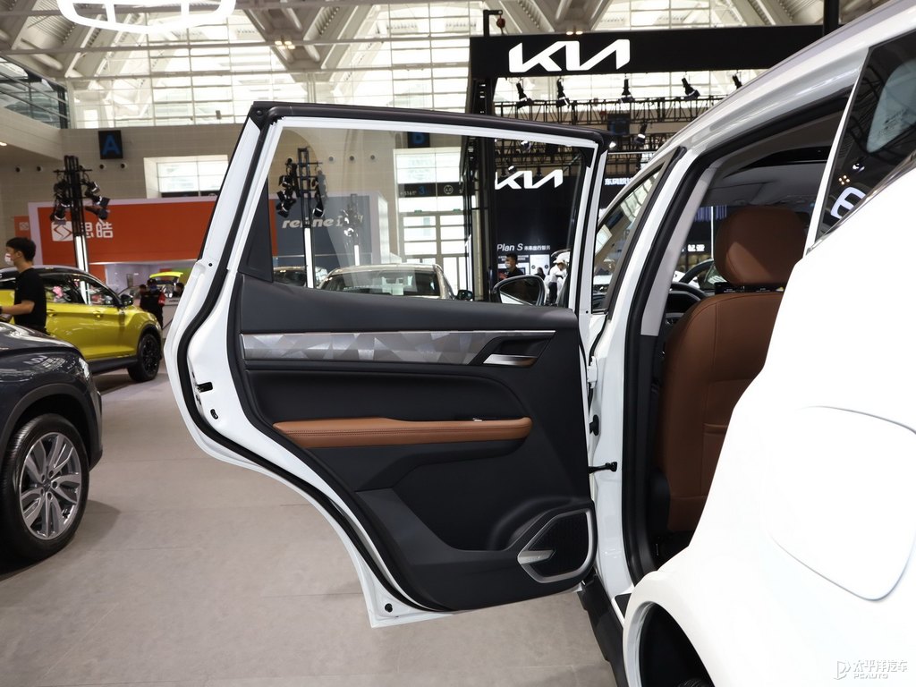漢玉白遠景X6車廂內(nèi)飾圖片