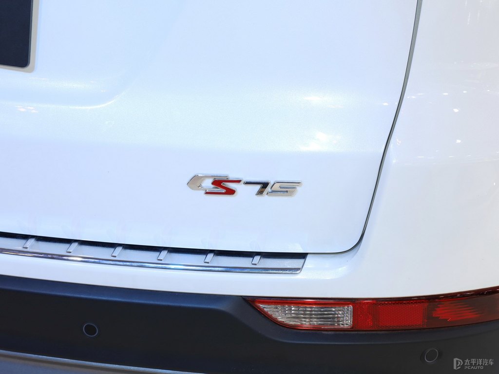 精靈白長安CS75車尾外觀圖片