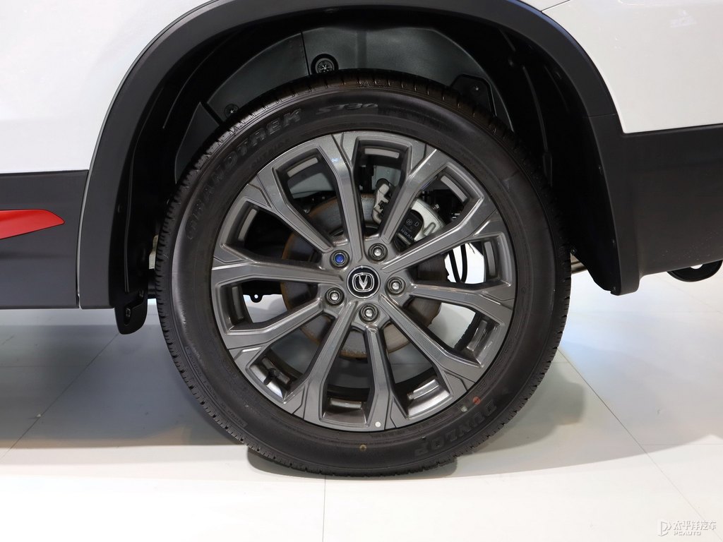 精靈白長安CS75車身外觀圖片