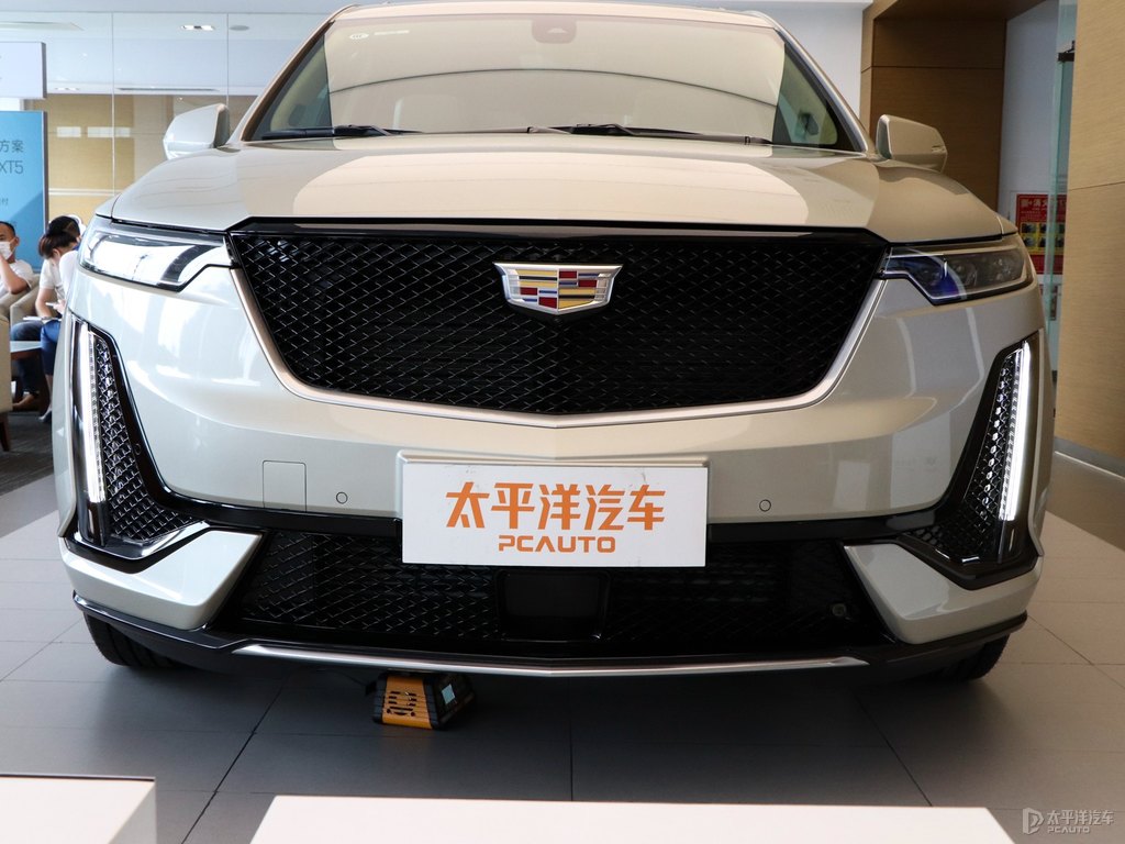 琉璃金凱迪拉克XT6車頭外觀圖片