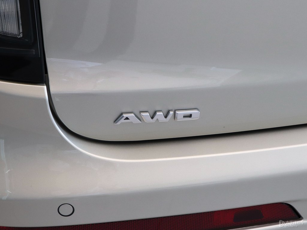 琉璃金凱迪拉克XT6車(chē)尾外觀圖片