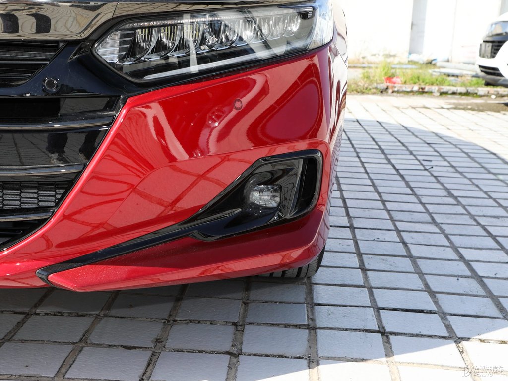 極速緋紅雅閣車頭外觀圖片