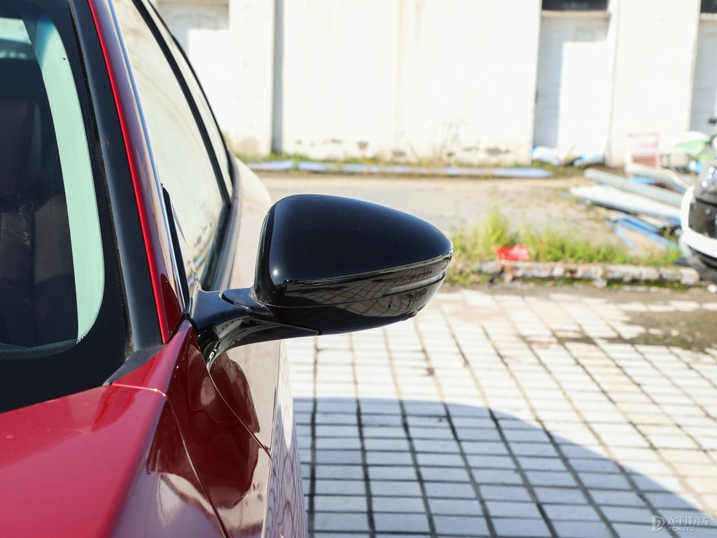 極速緋紅雅閣車身外觀圖片