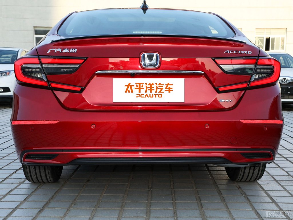 極速緋紅雅閣車尾外觀圖片