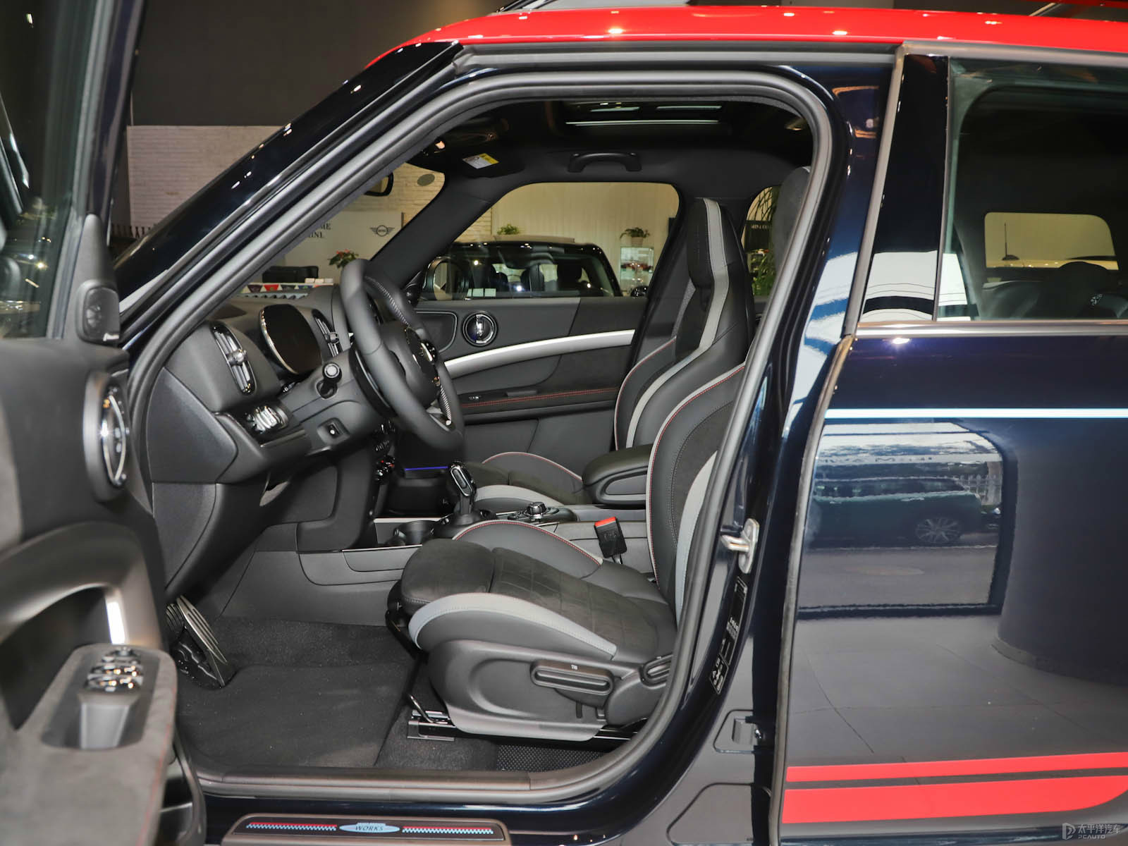 MINI JCW COUNTRYMAN空間高清大圖