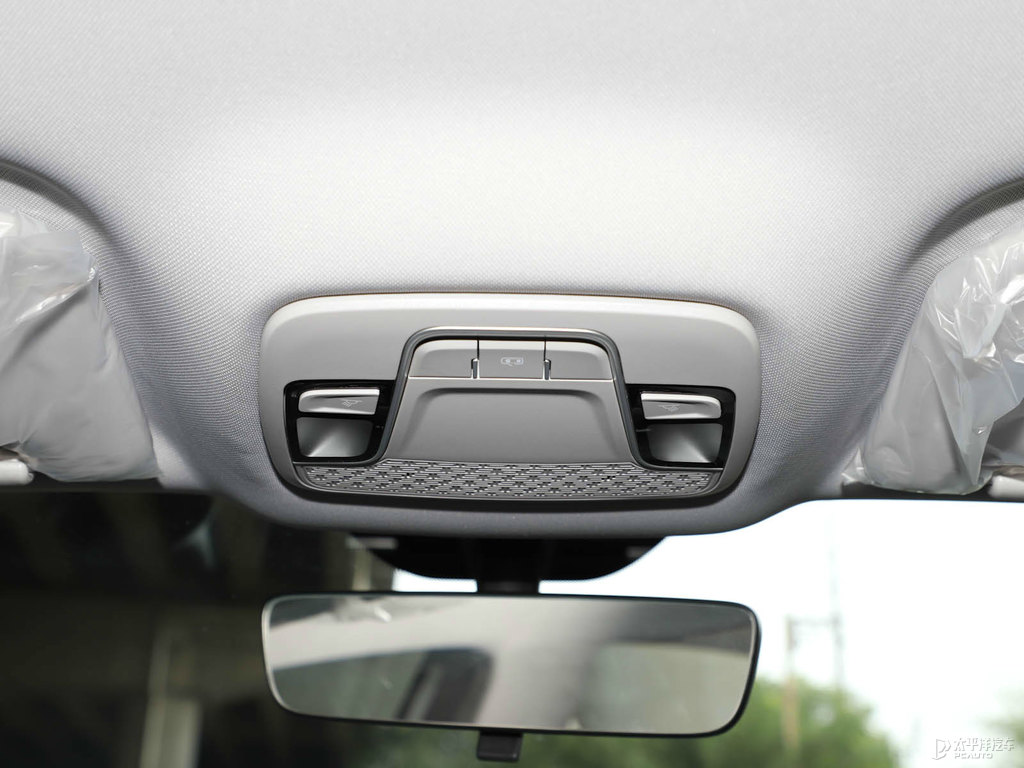 冰晶白帝豪新能源車廂內(nèi)飾圖片