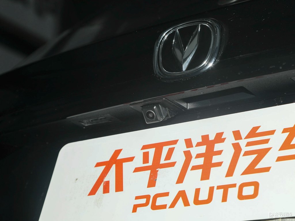 尊貴黑長安CS75 PLUS車尾外觀圖片