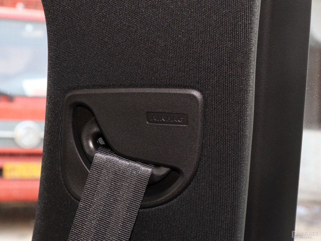 碳晶黑標致508車廂內(nèi)飾圖片