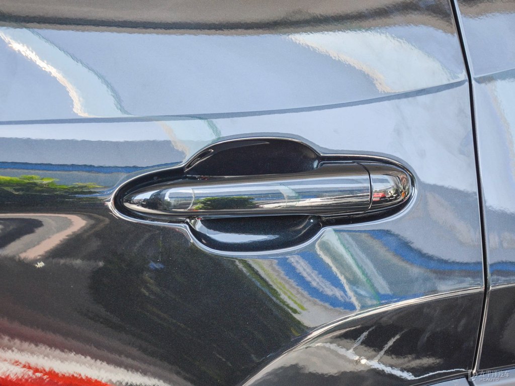 北極黑大指揮官車身外觀圖片